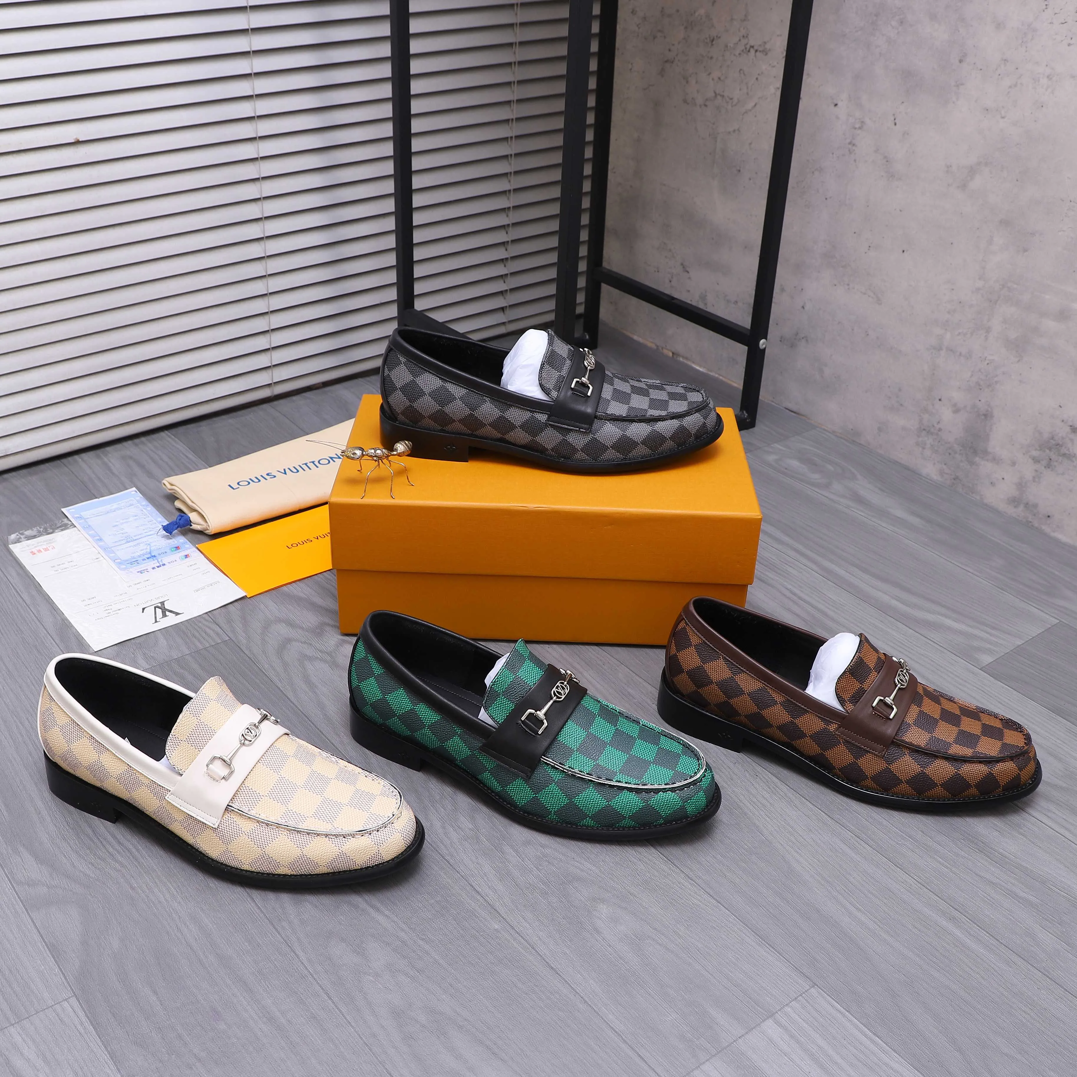 Men's shoes 💰660 Product trademark: LV [Louis Vuitton] business casual slip-on leather shoes, regular size. Size: 39-44 (38.45 custom-made, non-returnable) Product materials: Selected classic plaid upper, cowhide lining, original outsole